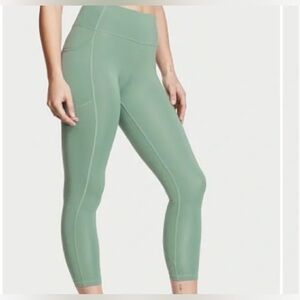Victoria’s Secret On Point Flow Yoga Legging sea foam green size 14
